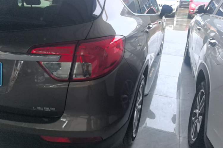 Used Buick Envision 2016 28T Four-Wheel Drive Luxury Model Right Rear Taillight