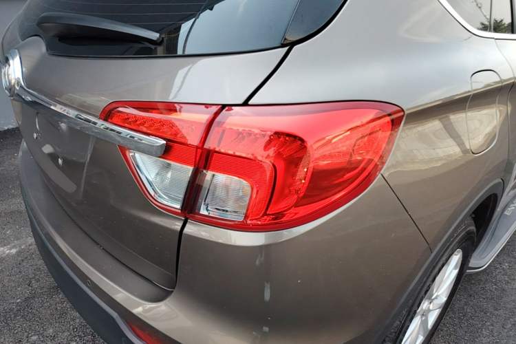 Used Buick Envision 2016 20T Two-Wheel-Drive Elite Model Right Rear Taillight