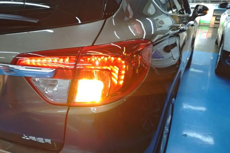 Used Buick Envision 2016 28T Four-Wheel Drive Luxury Model Right Rear Taillight