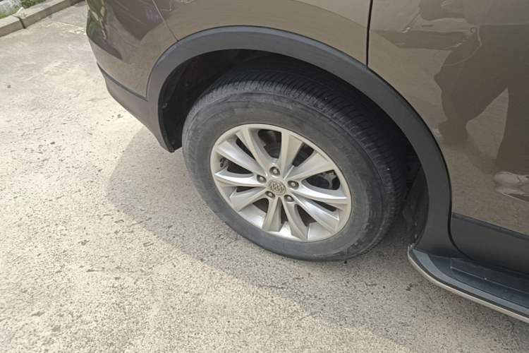 Used Buick Envision 2016 28T Four-Wheel Drive Luxury Model Right Rear Wheel Hub
