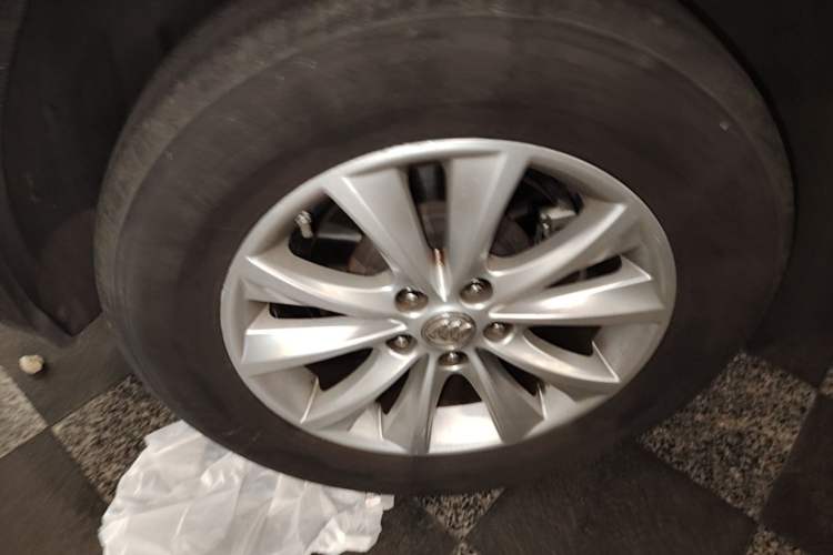 Used Buick Envision 2016 28T Four-Wheel Drive Elite Version Right Rear Wheel Hub