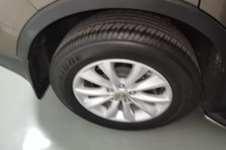 Used Buick Envision 2016 28T Four-Wheel Drive Elite Version Right Rear Wheel Hub