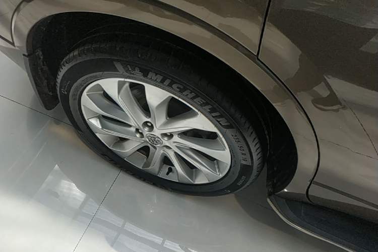 Used Buick Envision 2016 28T All-Wheel-Drive All-Terrain Sport Flagship Edition Right Rear Wheel Hub