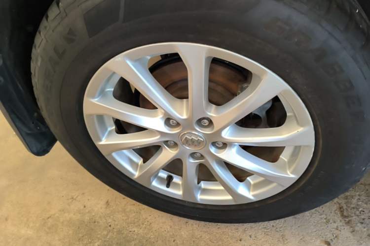 Used Buick Envision 2016 20T Two-Wheel-Drive Elite Model Right Rear Wheel Hub