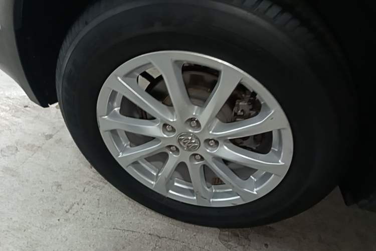 Used Buick Envision 2016 20T Two-Wheel-Drive Elite Model Right Rear Wheel Hub