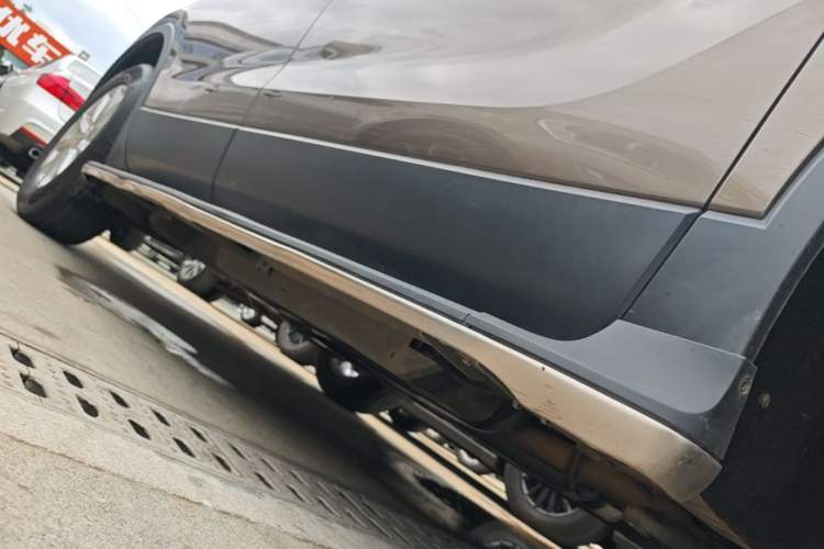 Used Buick Envision 2016 20T Four-Wheel Drive Elite Model Right Side Sill