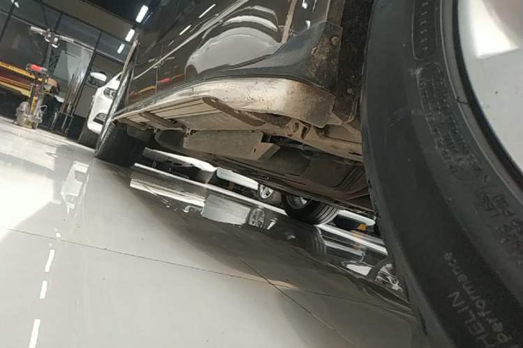 Used Buick Envision 2016 28T All-Wheel-Drive All-Terrain Sport Flagship Edition Right Side Sill