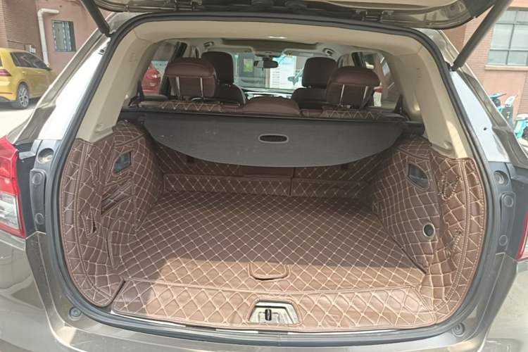 Used Buick Envision 2016 28T Four-Wheel Drive Luxury Model Trunk