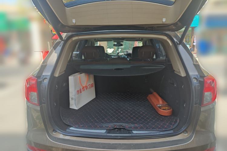 Used Buick Envision 2016 28T Four-Wheel Drive Luxury Model Trunk
