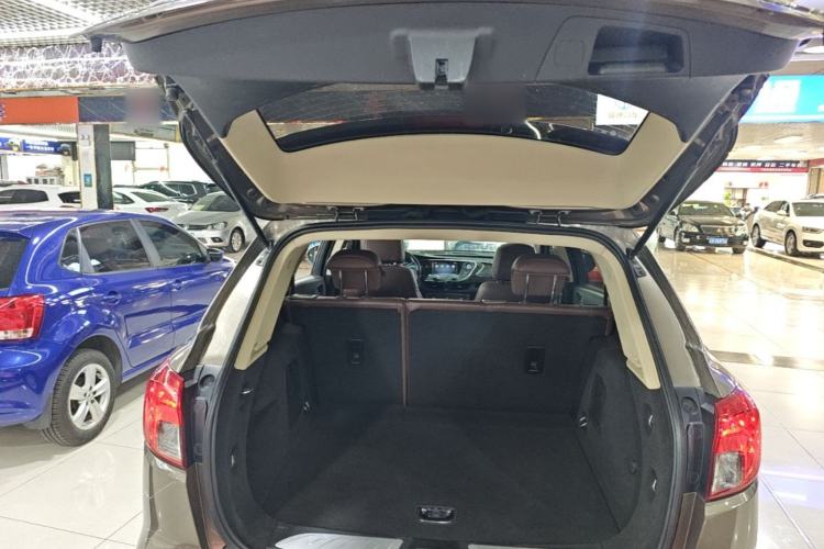 Used Buick Envision 2016 20T Two-Wheel-Drive Elite Model Trunk