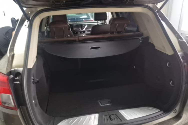 Used Buick Envision 2016 20T Two-Wheel-Drive Elite Model Trunk