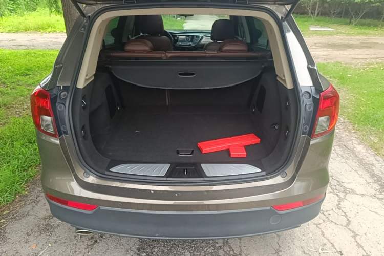 Used Buick Envision 2016 20T Two-Wheel-Drive Elite Model Trunk