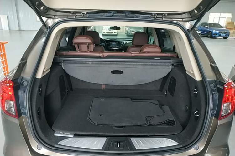 Used Buick Envision 2016 20T Two-Wheel-Drive Elite Model Trunk