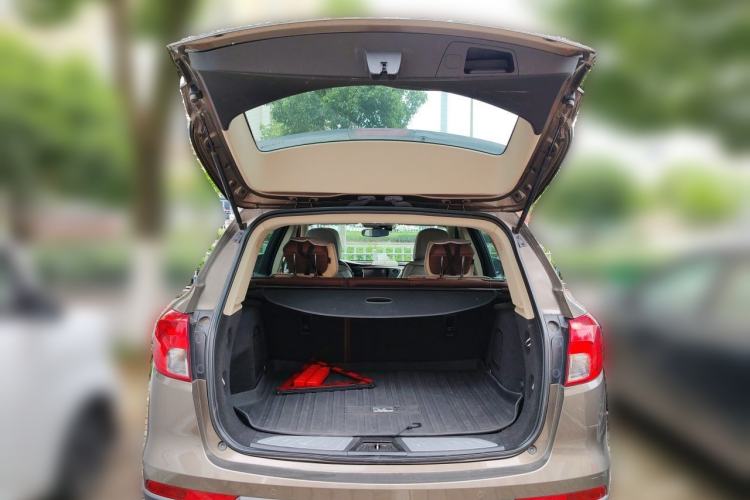 Used Buick Envision 2016 20T Two-Wheel-Drive Elite Model Trunk