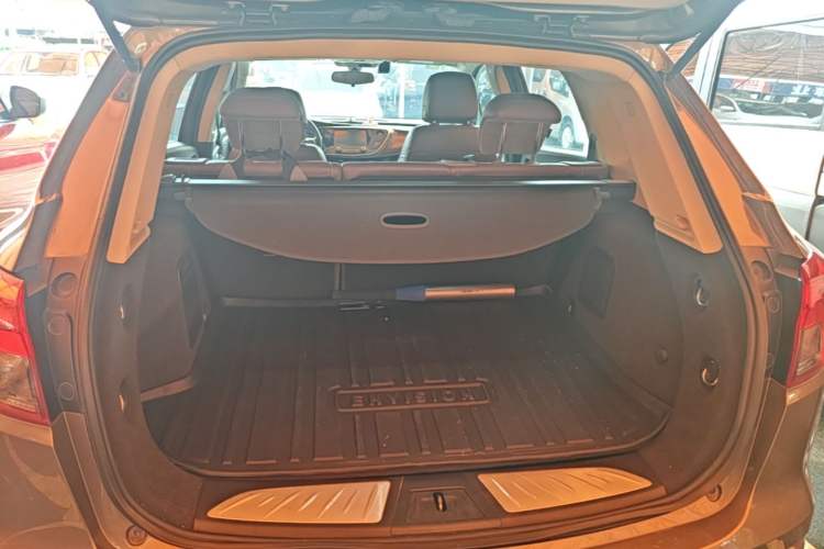 Used Buick Envision 2016 20T Two-Wheel-Drive Elite Model Trunk