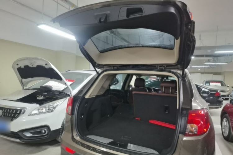 Used Buick Envision 2016 20T Two-Wheel-Drive Elite Model Trunk