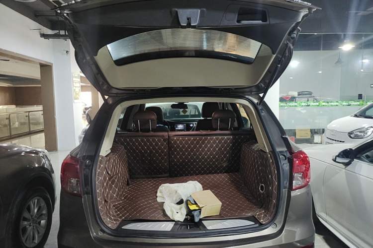 Used Buick Envision 2016 20T Two-Wheel-Drive Elite Model Trunk