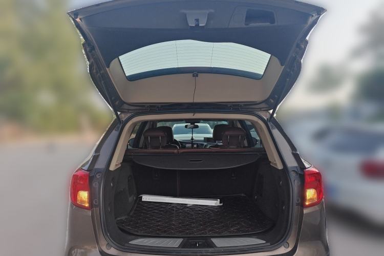 Used Buick Envision 2016 20T Two-Wheel-Drive Elite Model Trunk