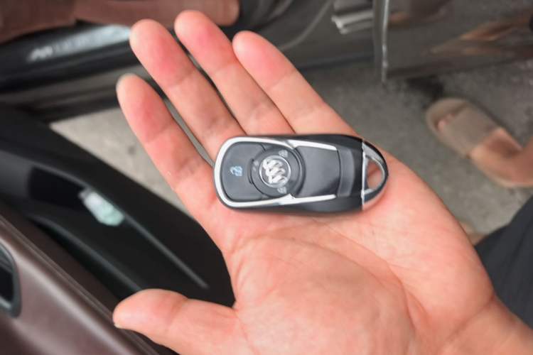 Used Buick Envision 2016 20T Two-Wheel-Drive Elite Model Vehicle Key