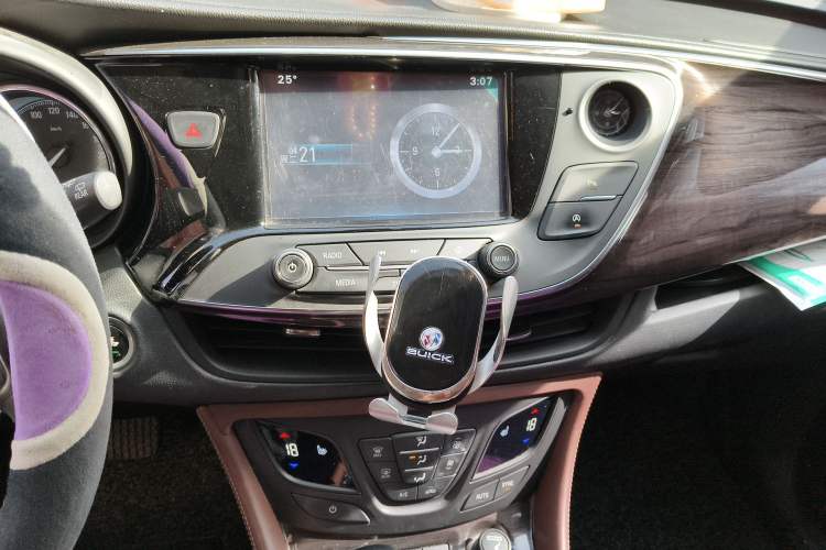 Used Buick Envision 2016 20T Two-Wheel-Drive Elite Model Audio And AC Panel