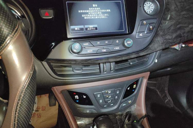 Used Buick Envision 2016 20T Four-Wheel Drive Luxury Model Audio And AC Panel
