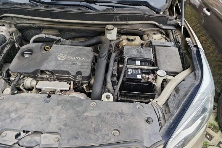 Used Buick Envision 2016 20T Two-Wheel-Drive Elite Model Engine Bay Left