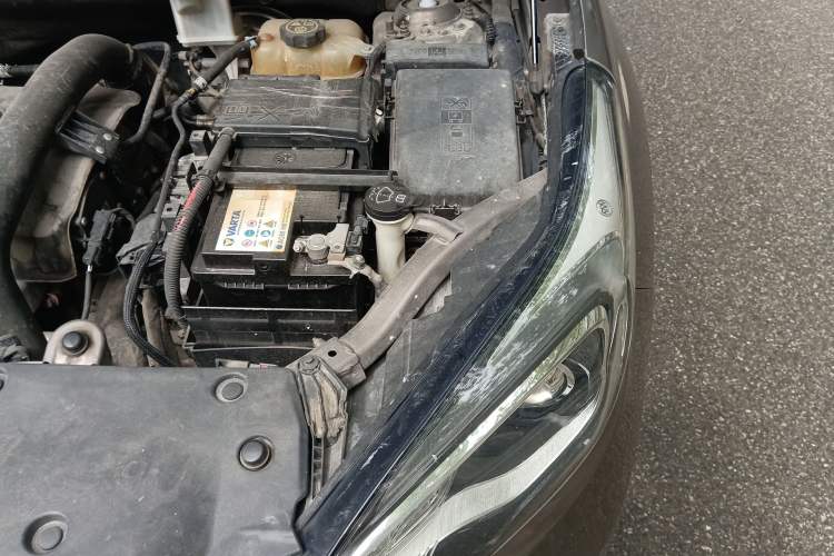 Used Buick Envision 2016 28T Four-Wheel Drive Luxury Model Engine Bay Left