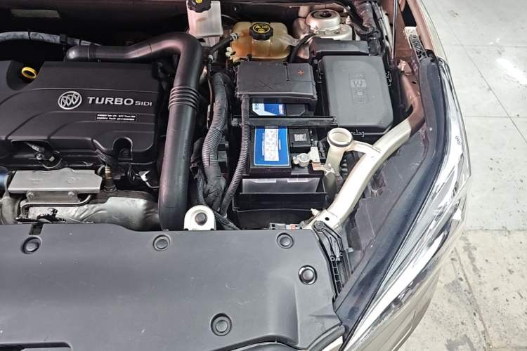 Used Buick Envision 2016 20T Four-Wheel Drive Luxury Model Engine Bay Left