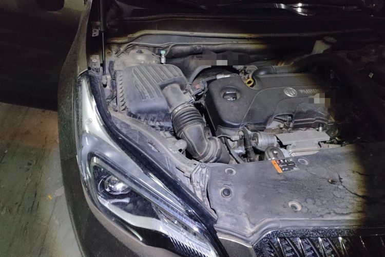 Used Buick Envision 2016 20T Four-Wheel Drive Luxury Model Engine Bay Right