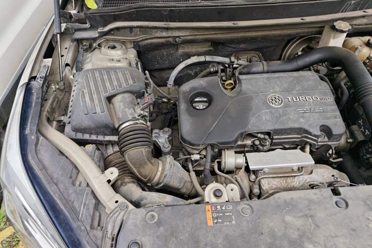 Used Buick Envision 2016 20T Two-Wheel-Drive Elite Model Engine Bay Right