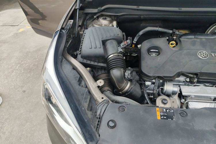 Used Buick Envision 2016 20T Two-Wheel-Drive Elite Model Engine Bay Right