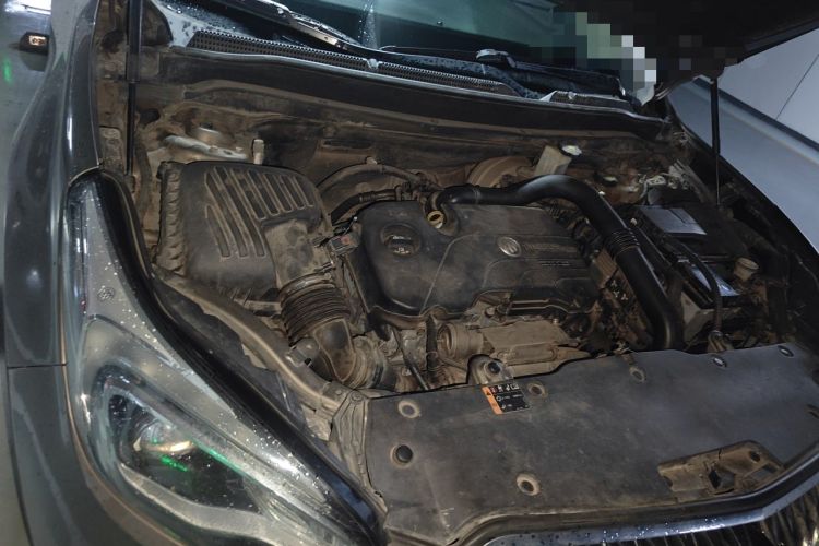 Used Buick Envision 2016 20T Two-Wheel-Drive Elite Model Engine Bay Right