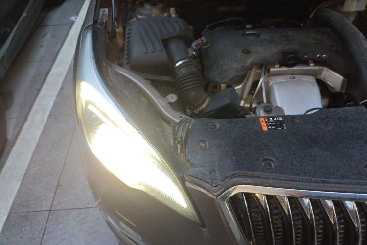 Used Buick Envision 2016 28T Four-Wheel Drive Elite Version Engine Bay Right