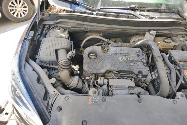 Used Buick Envision 2016 20T Two-Wheel-Drive Elite Model Engine Bay Right