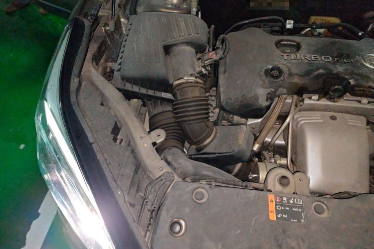 Used Buick Envision 2016 28T Four-Wheel Drive Luxury Model Engine Bay Right