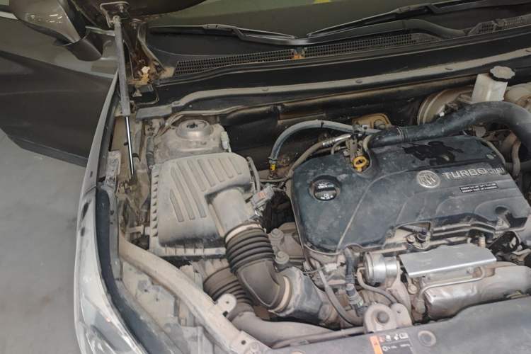 Used Buick Envision 2016 20T Two-Wheel-Drive Elite Model Engine Bay Right