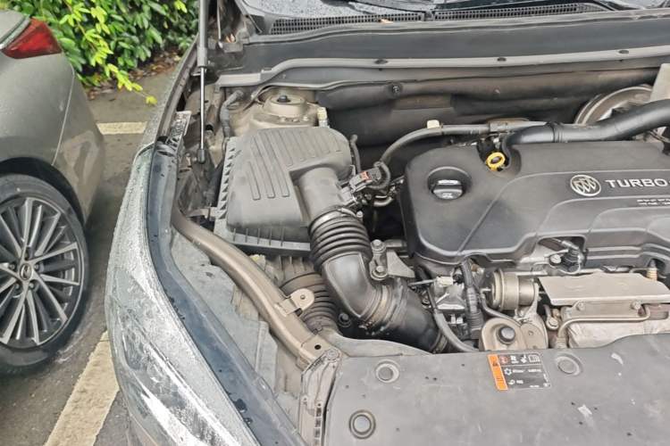 Used Buick Envision 2016 20T Two-Wheel-Drive Elite Model Engine Bay Right