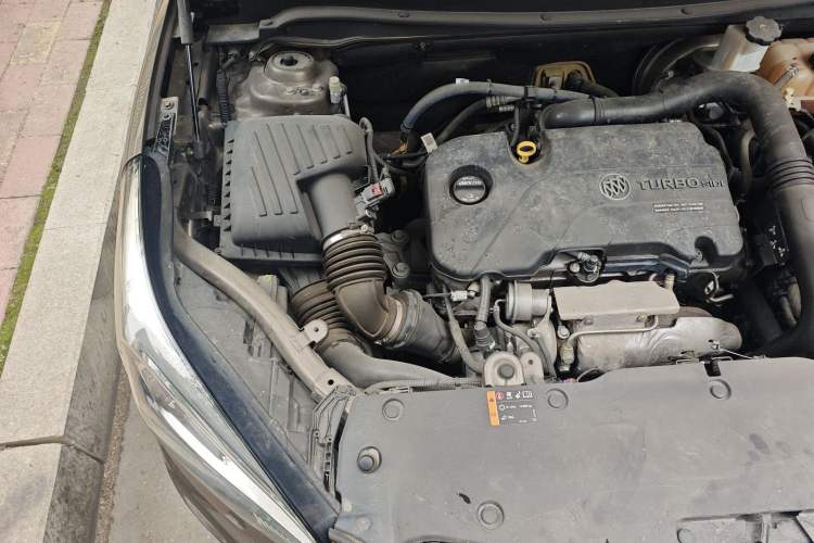 Used Buick Envision 2016 20T Two-Wheel-Drive Elite Model Engine Bay Right