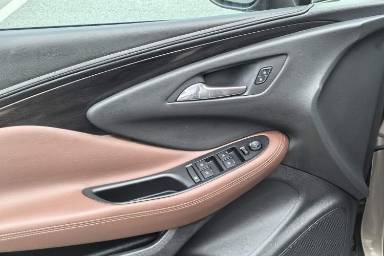 Used Buick Envision 2016 20T Two-Wheel-Drive Elite Model Interior 5