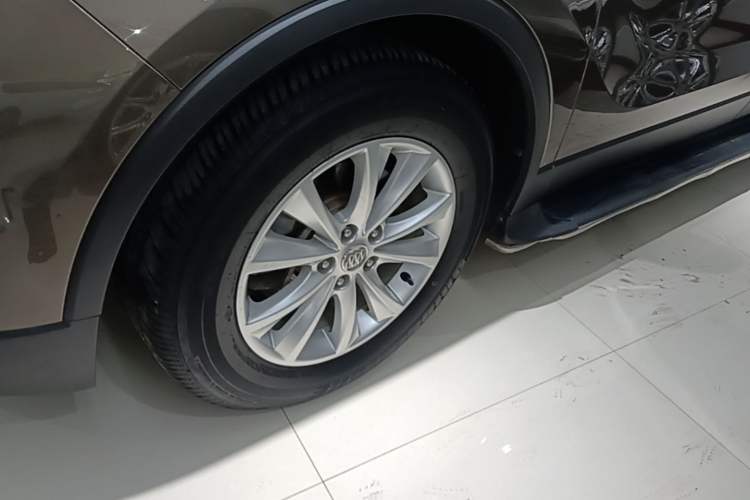 Used Buick Envision 2016 28T Four-Wheel Drive Elite Version Left Front Wheel Hub