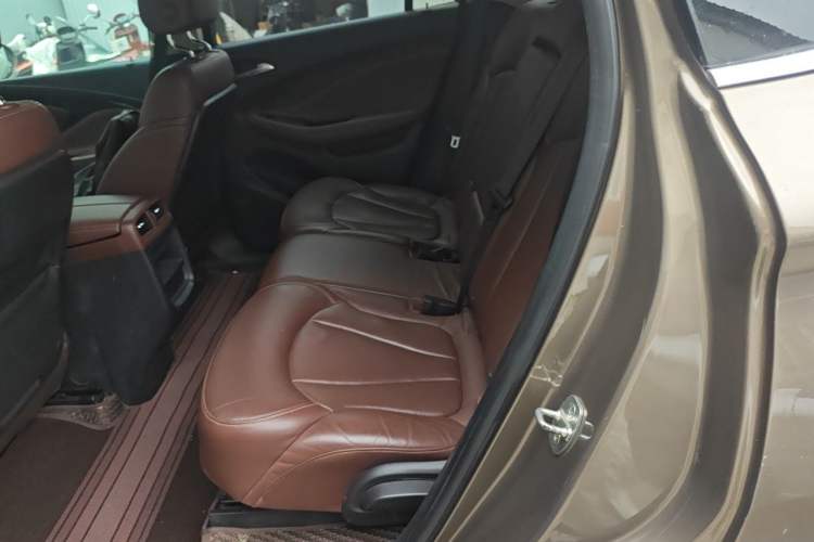 Used Buick Envision 2016 28T Four-Wheel Drive Luxury Model Left Rear Seat