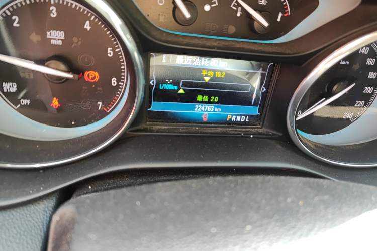 Used Buick Envision 2016 20T Two-Wheel-Drive Elite Model Odometer Close Up