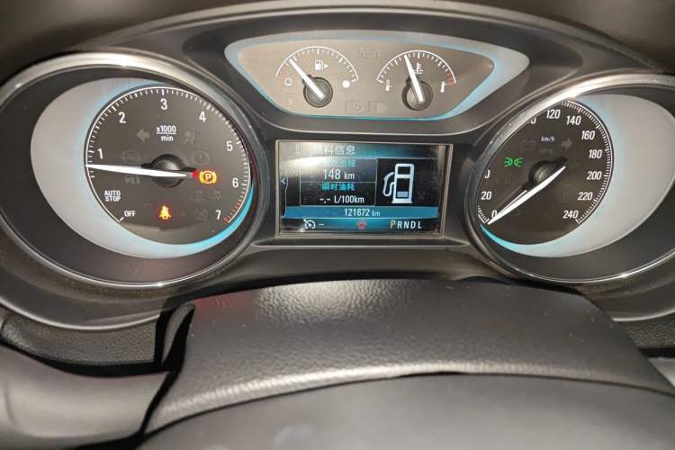 Used Buick Envision 2016 20T Two-Wheel-Drive Elite Model Odometer Close Up