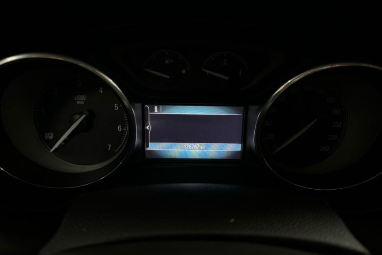 Used Buick Envision 2016 20T Two-Wheel-Drive Elite Model Odometer Close Up