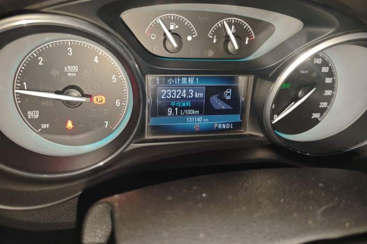 Used Buick Envision 2016 20T Two-Wheel-Drive Elite Model Odometer Close Up
