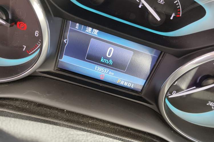 Used Buick Envision 2016 20T Two-Wheel-Drive Elite Model Odometer Close Up