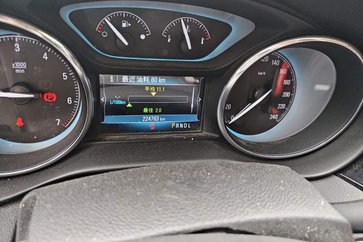 Used Buick Envision 2016 20T Two-Wheel-Drive Elite Model Odometer Close Up