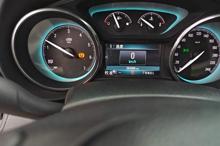 Used Buick Envision 2016 28T Four-Wheel Drive Luxury Model Odometer Close Up