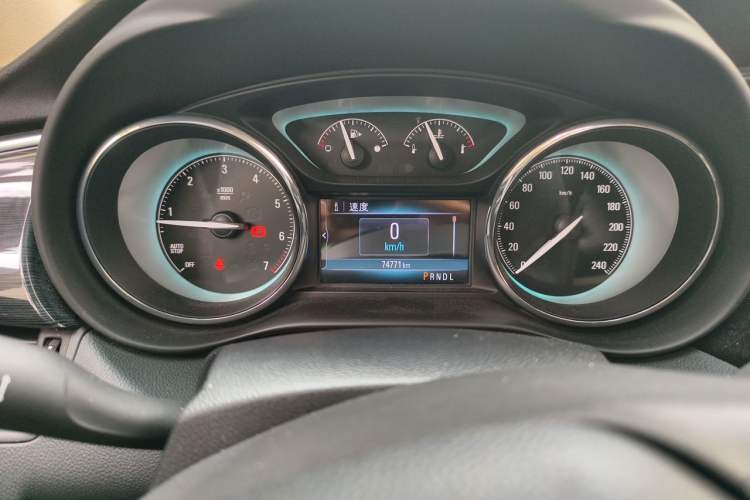 Used Buick Envision 2016 20T Two-Wheel Drive Leading Version Odometer Close Up