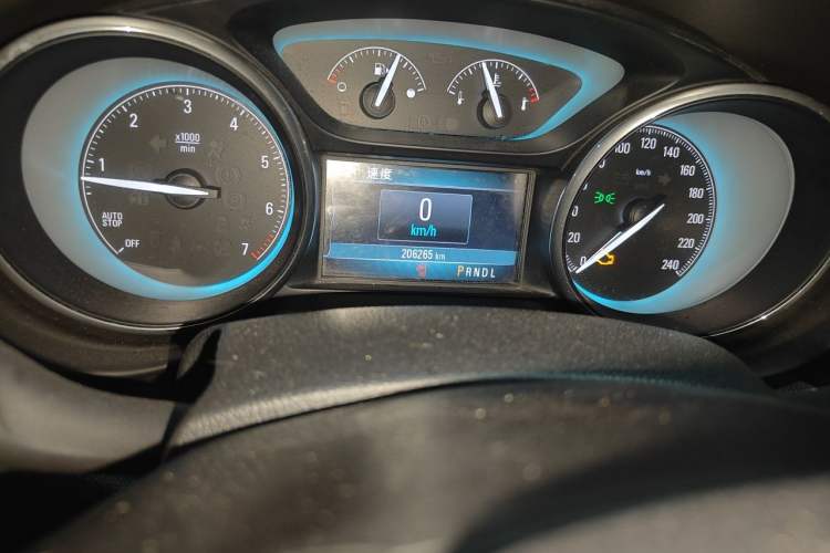 Used Buick Envision 2016 20T Two-Wheel-Drive Elite Model Odometer Close Up